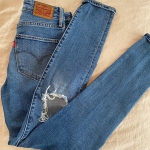 Levi’s 721 High Rise Skinny jeans. Size 27